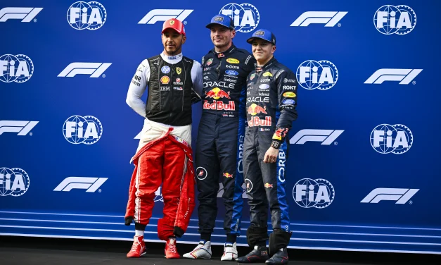 A Sepang vince l’efficienza: Verstappen in pole, Hamilton porta la Ferrari dove il motore non arriva