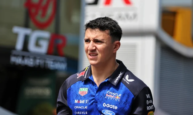 Red Bull ancora difficile da guidare, Hadjar: “Verstappen con una Ferrari a Singapore avrebbe vinto con più margine”