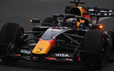 FP1 Bahrain: Verstappen 1°, Russell 2° ed Hadjar 3°. Problemi alla batteria per Antonelli, che chiude 5°